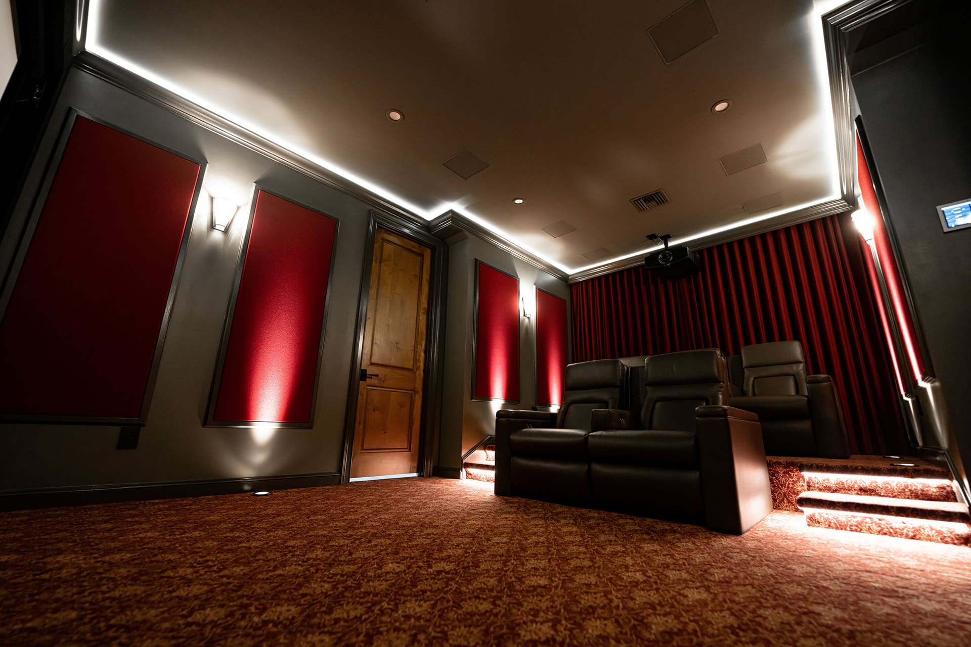 Daisy Orlando Home Theater 12