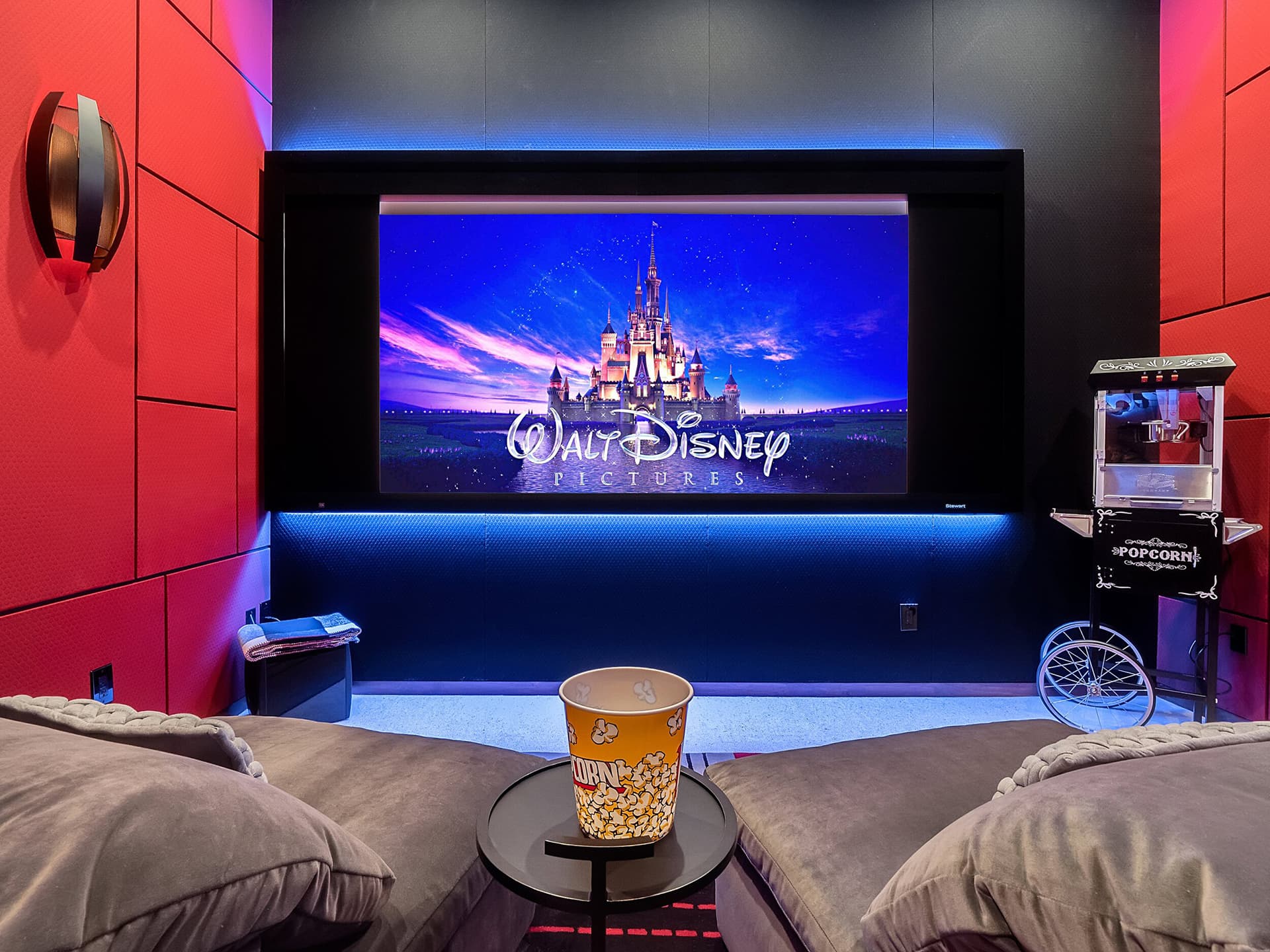 Daisy Orlando Home Theater 14