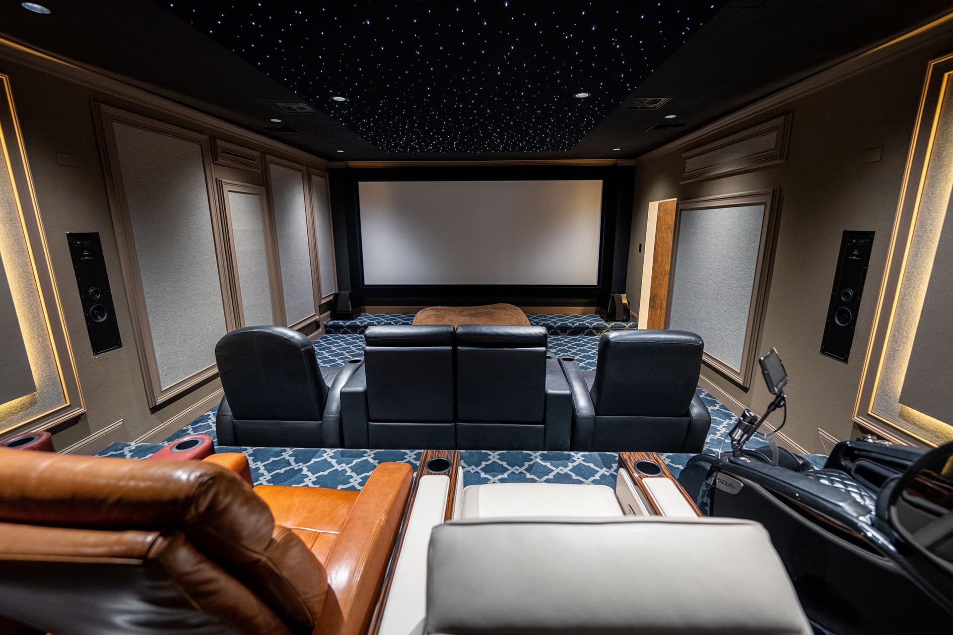 Daisy Orlando Home Theater 26