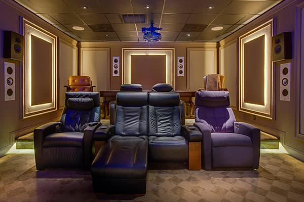 Daisy Orlando Home Theater 32